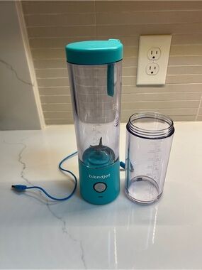 Blendjet 2 Blender Teal Mint with 14 ounce and 18 ounce large cups
